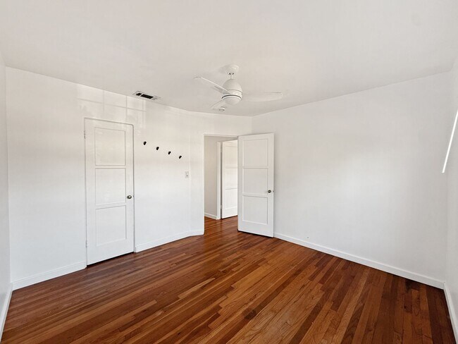 Building Photo - Charming 3BR Home with Expansive Backyard ...