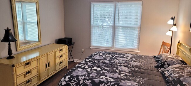 Building Photo - Funished Resort Style Condo in Gated Community- River Front