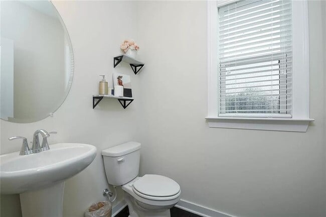 Building Photo - 2048 Holtz Ln