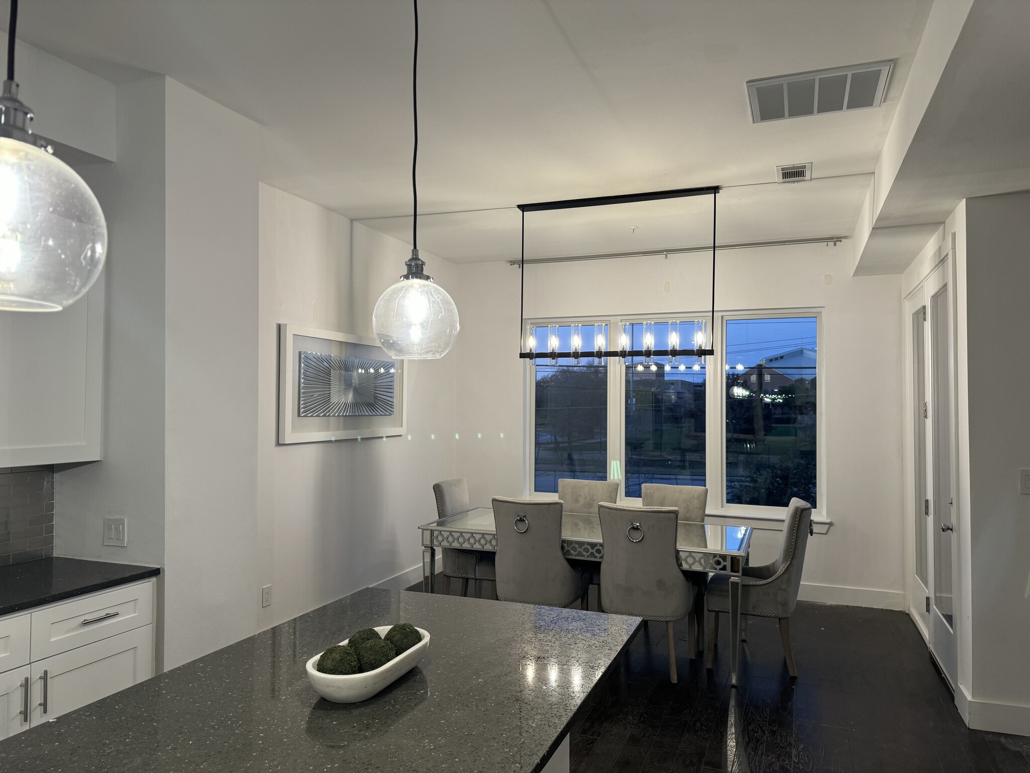 Dining Area - 4060 Spring Valley Rd