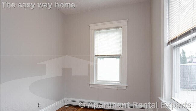 Building Photo - 120 Columbia St