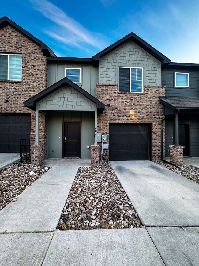 Building Photo - Modern Built Townhome with Fenced Yard – Perfectly Situated Minutes from Fort Worth & Dallas