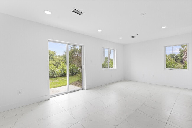 Building Photo - 4498 SW Port St Lucie Blvd