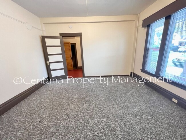 Building Photo - 3 bedroom apartment near Campus, Park St (...