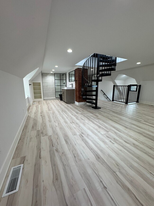 Building Photo - 6810 Herman Ave