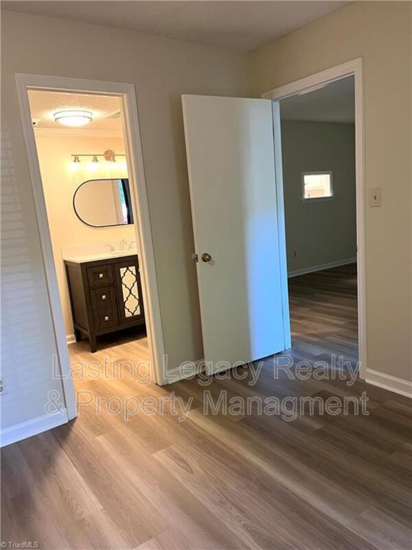 Building Photo - 212 Ridge Forest Ct