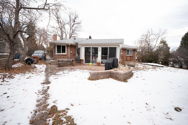 Building Photo - 180 Estes St