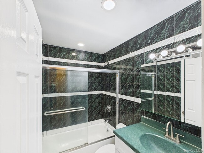 Building Photo - 81-15 31st Ave