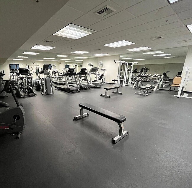 Building Photo - 41539 Woodhaven Dr W