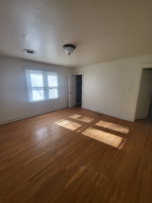 Building Photo - 1629 W 13th St N
