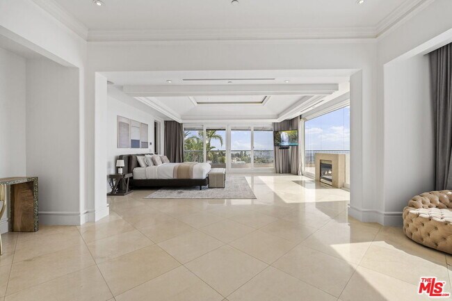 Building Photo - 360 Trousdale Pl