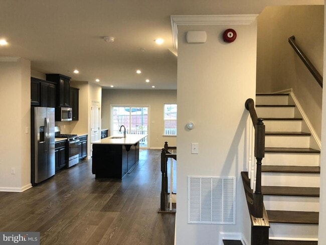 Building Photo - 111 Almond Dr