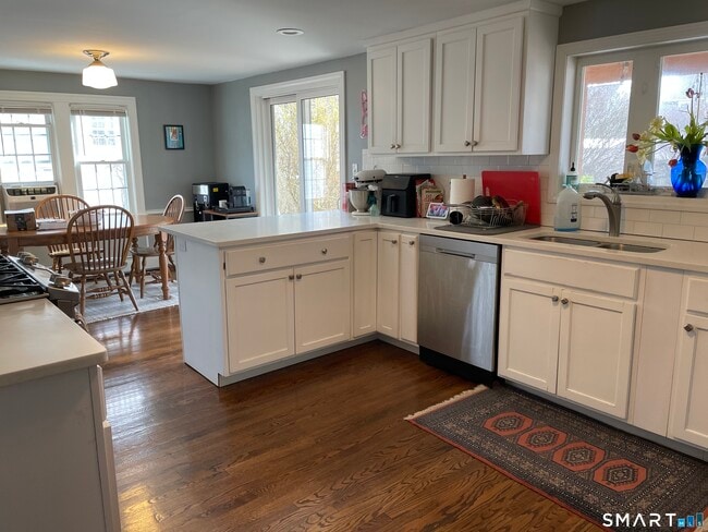 Building Photo - 99 Penn Dr