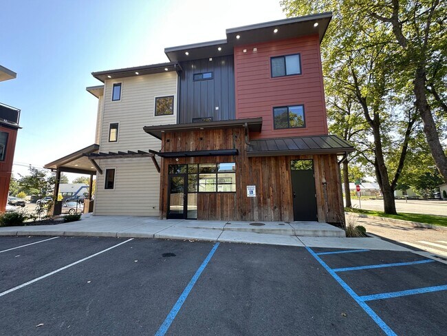 Building Photo - 1502 N 3rd St