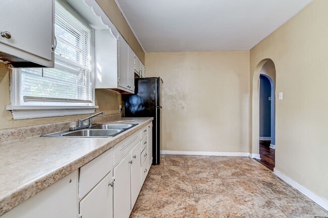 Building Photo - 759 E Lawrence St