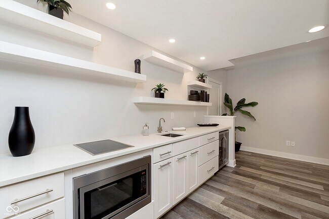 Building Photo - 429 W 86th St