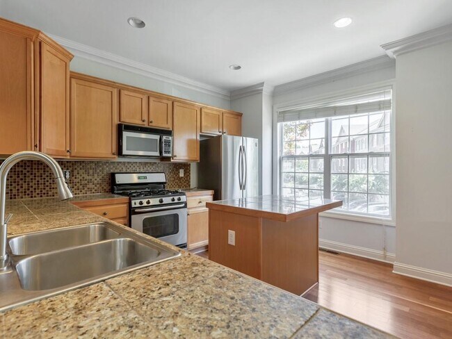 Building Photo - 3214 Greenwood Oak Dr