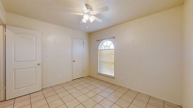 Building Photo - BRAND NEW STAINLESS STEEL APPLIANCES, ALL TILE HOME $1,295