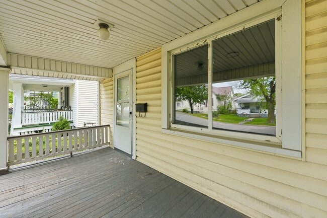 Building Photo - 3 BR - Classic Charm Meets Modern Living