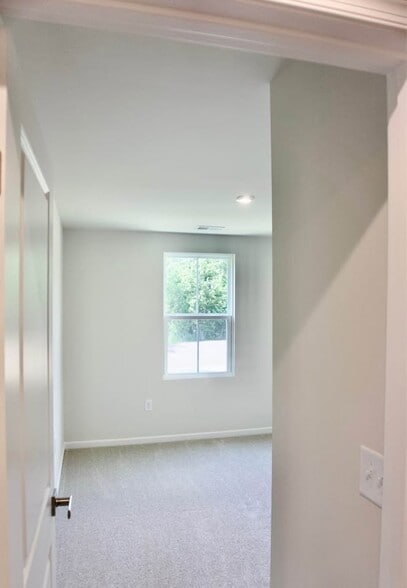 Building Photo - 121 Pennsylvania Dr
