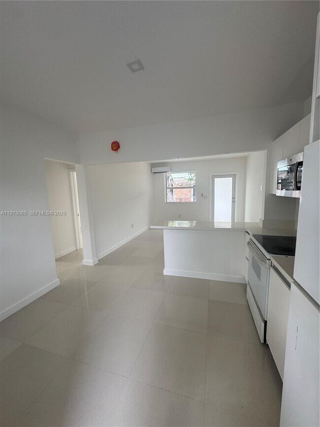 Building Photo - 53 NE 56th St