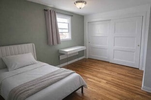 Building Photo - 2042 Summit Ave NW