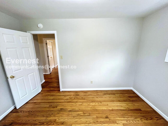 Building Photo - 3808 West End Dr