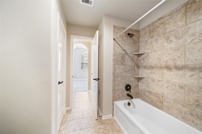 Building Photo - 10314 Radcliff Lake Dr