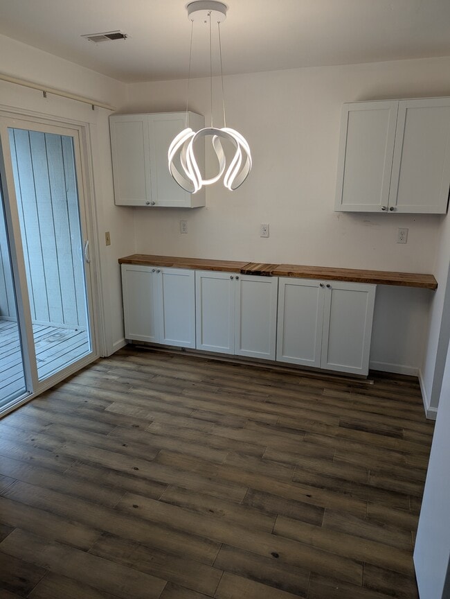 Building Photo - 108 Burwash Ave