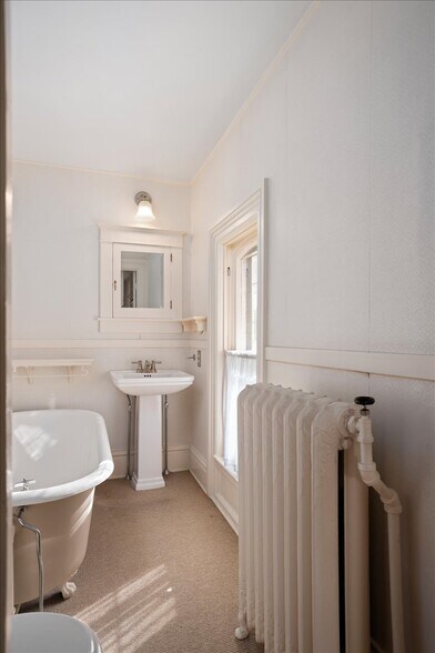 Building Photo - 246 Prospect Ave NE