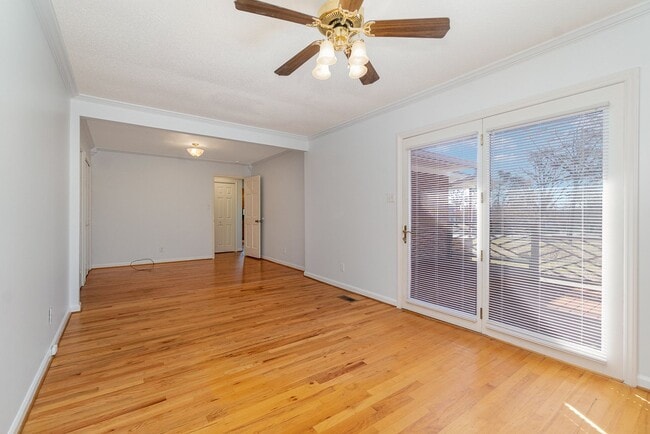 Building Photo - MOVE-IN READY!