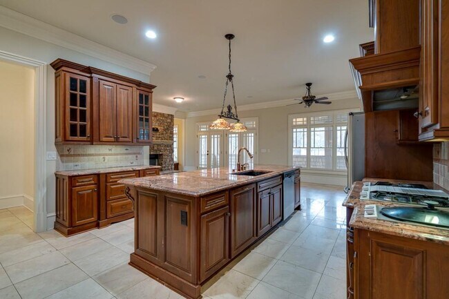 Building Photo - 6213 Arnall Ct
