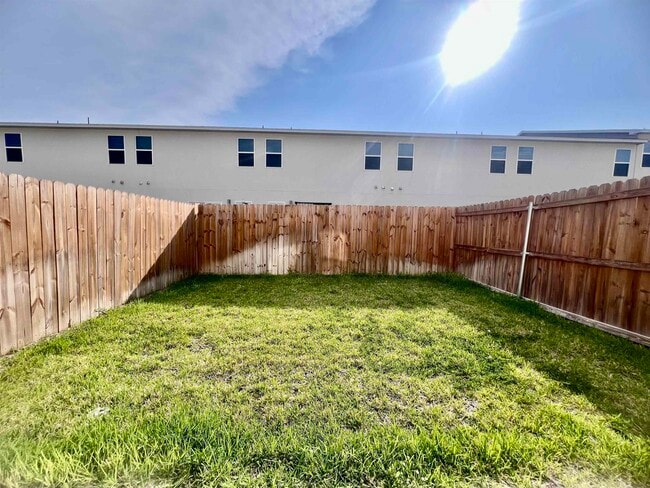 Building Photo - 9910 Bijan Dr