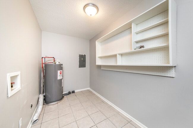 Building Photo - 17 Chalet St