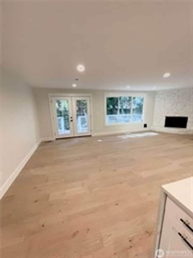 Building Photo - 3Bd/2.5Ba Mercer Island House