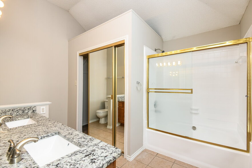 Building Photo - 4702 Waxwing Dr