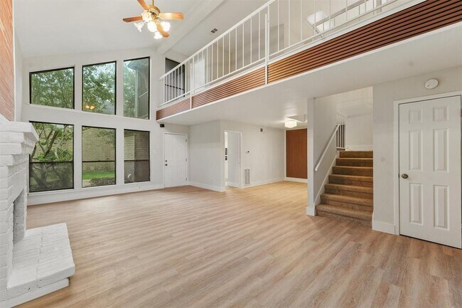 Building Photo - 18118 Lakeside Ln