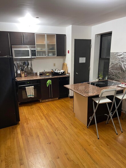 Building Photo - 558 Lafayette Ave