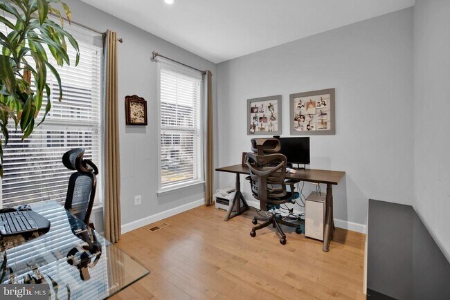 Building Photo - 42598 Chisholm Dr