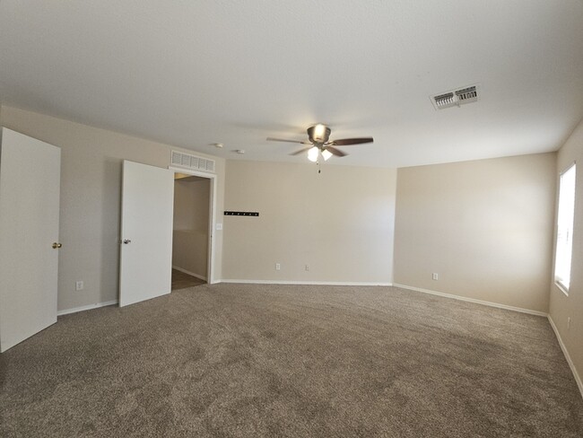 Building Photo - 8547 E Lobo Ave
