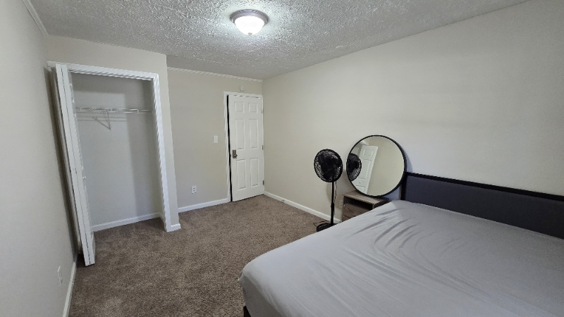 Building Photo - 3005 Hidden Dr