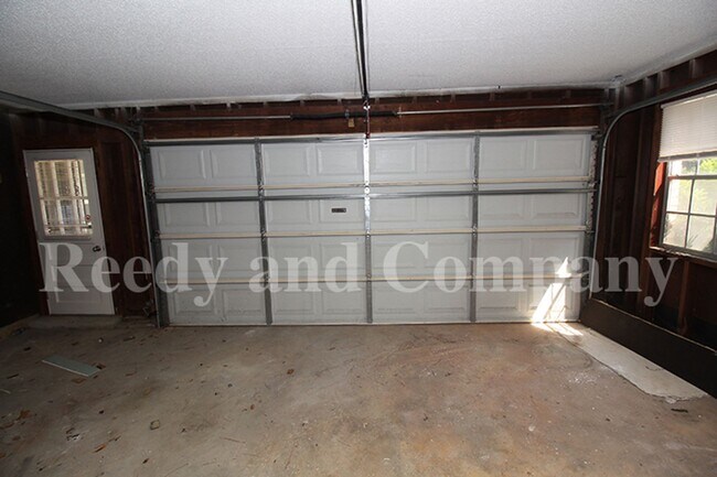 Building Photo - 3235 Fox Chase Dr