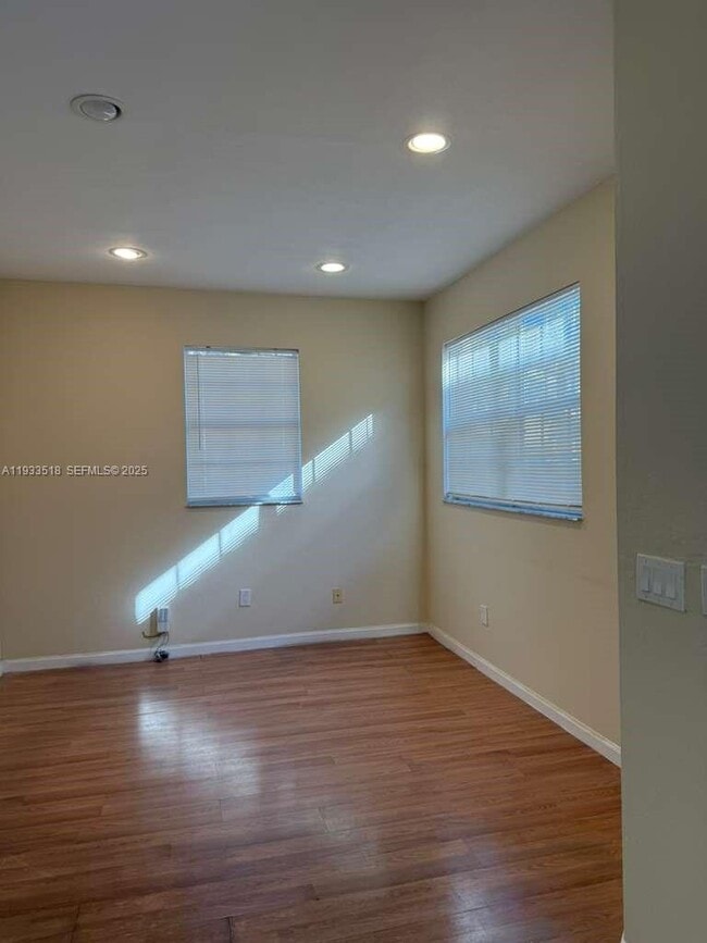 Building Photo - 448 NE 21st Ave