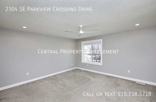 Building Photo - 2304 SE Parkview Crossing Dr
