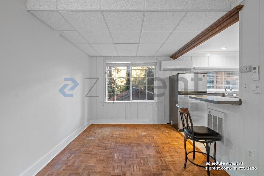 Building Photo - 17363 Park Ave