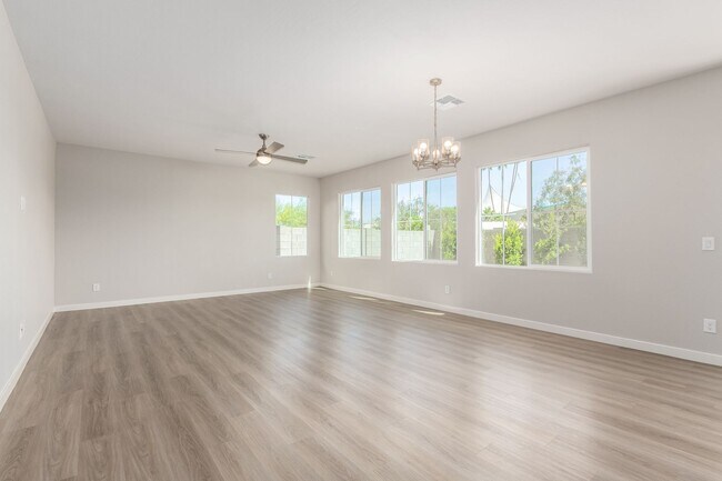 Building Photo - BEAUTIFUL PHOENIX HOME IN GATED COMMUNITY!