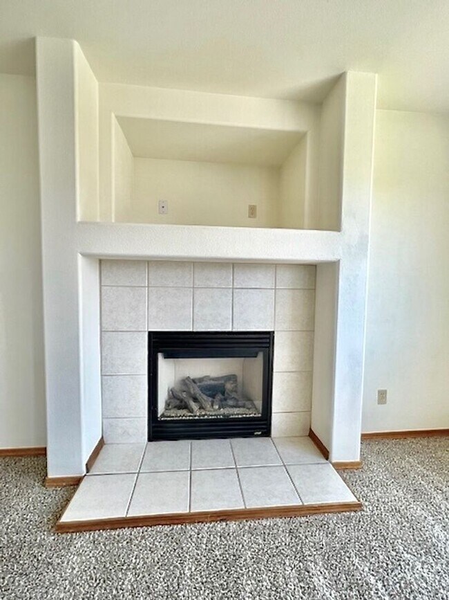 Building Photo - 4 Bedroom Home in Pronghorn Glen with Mountain Views