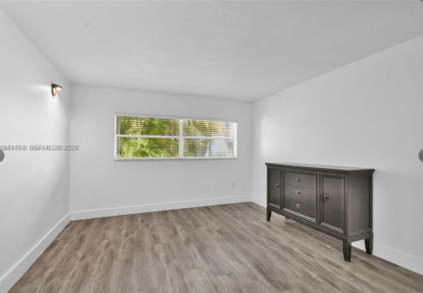 Building Photo - 9371 Fontainebleau Blvd