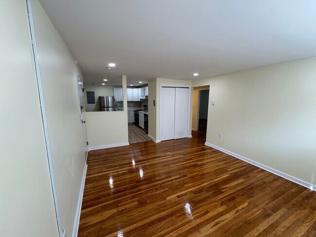 Building Photo - 183 Mt Auburn St