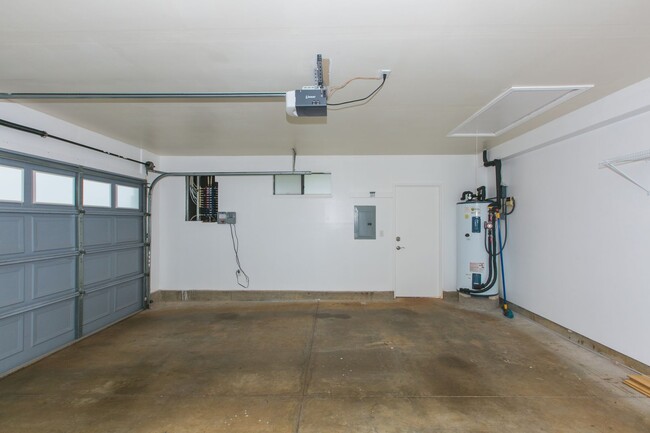 Building Photo - BACK ON MARKET**Single level spacious home...